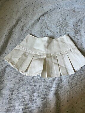 VAS White Pleated Mini Skirt M